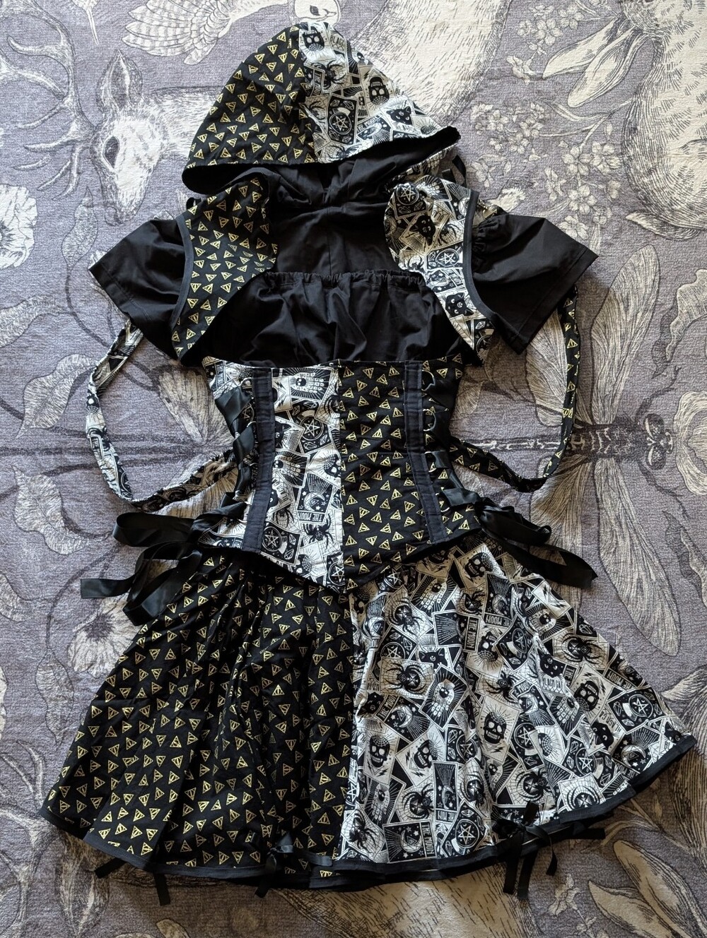 Split Color Corset Set - Picture 2 of 9